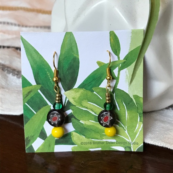 Handmade beaded earrings - Picture 1 of 3